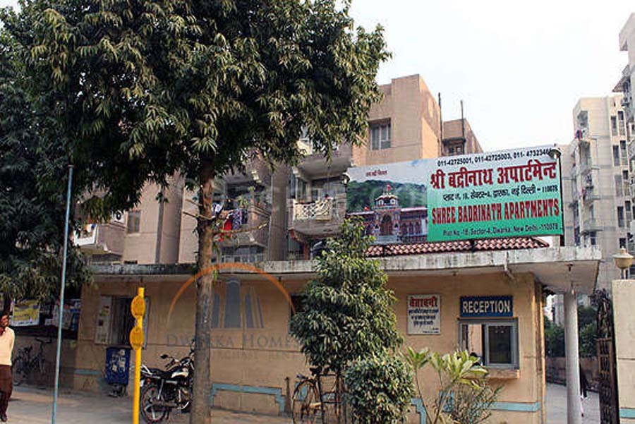 4 bhk flat for sale in Badrinath Apartment